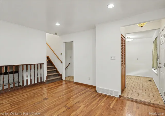 Photo 3 of Single family home for sale at 2918 Saratoga Dr, Troy, MI 48083 | MLS# 20261064187 | Listing updated on 2026-08-14