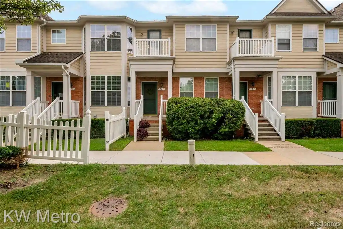 Listing Photo 1 - Condo for sale in 779 Piper Blvd located at 779 Piper Blvd, Detroit, MI 48215 - Unit 779 Piper Blvd