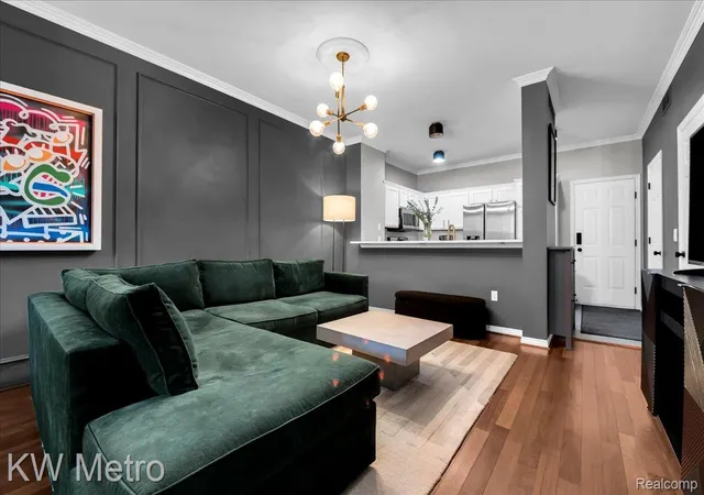 Listing Photo 4 - Condo for sale in building located at 779 Piper Blvd, Detroit, MI 48215