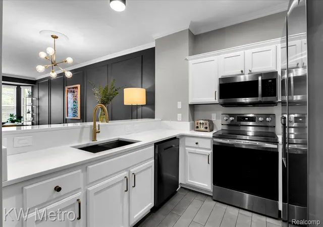 Listing Photo 5 - Condo for sale in building located at 779 Piper Blvd, Detroit, MI 48215