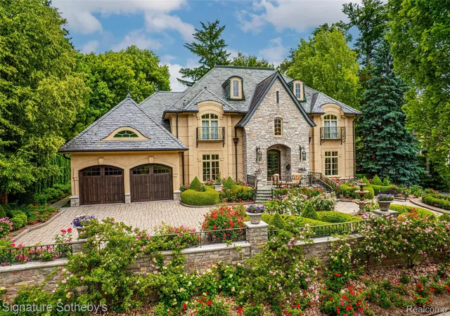 Photo 1 of Single family home for sale at 840 Lakeside Dr, Birmingham City Oakland, MI 48009 | MLS# 20261064193 | Listing updated on 2026-08-26