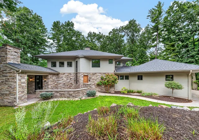 Photo 1 of Single family home for sale at 2246 Shelter Pointe Dr, Kalamazoo, MI 49008 | MLS# 66026042378 | Listing updated on 2026-09-16