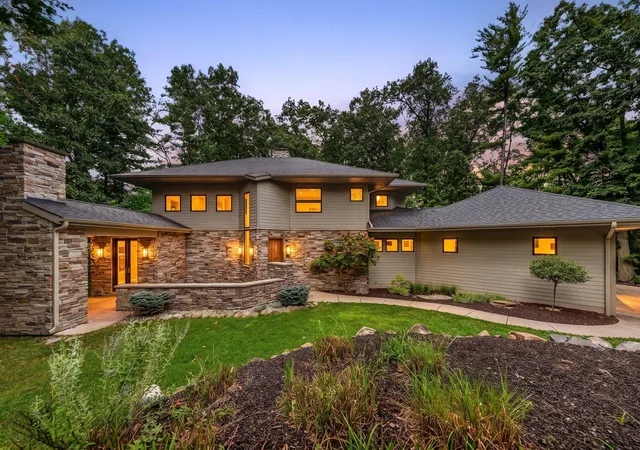 Photo 2 of Single family home for sale at 2246 Shelter Pointe Dr, Kalamazoo, MI 49008 | MLS# 66026042378 | Listing updated on 2026-09-16