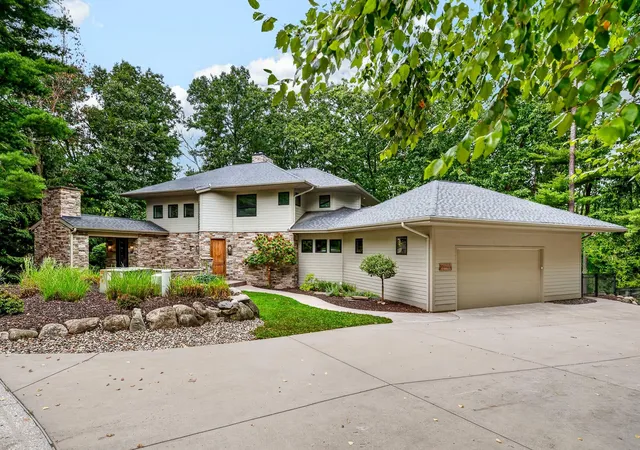 Photo 3 of Single family home for sale at 2246 Shelter Pointe Dr, Kalamazoo, MI 49008 | MLS# 66026042378 | Listing updated on 2026-09-16
