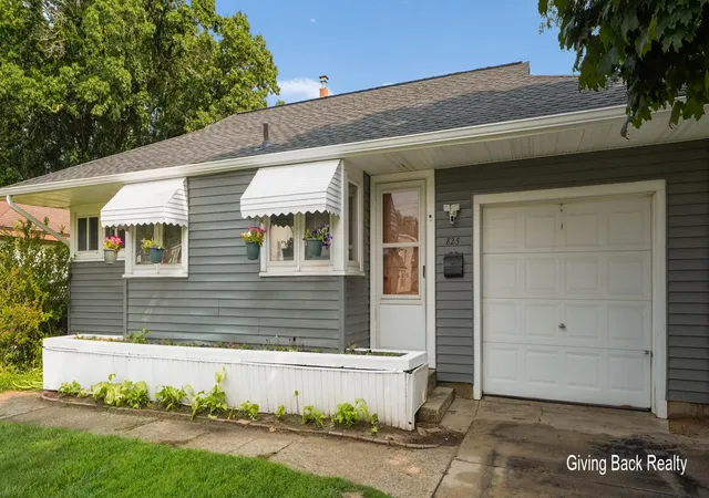 2nd image of 825 Den Hertog St Sw, Wyoming, MI 49509 | MLS# 65026042380