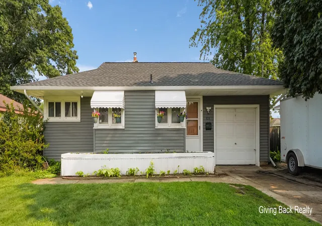 3rd image of 825 Den Hertog St Sw, Wyoming, MI 49509 | MLS# 65026042380