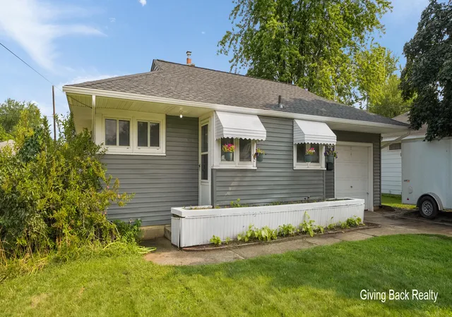 4th image of 825 Den Hertog St Sw, Wyoming, MI 49509 | MLS# 65026042380