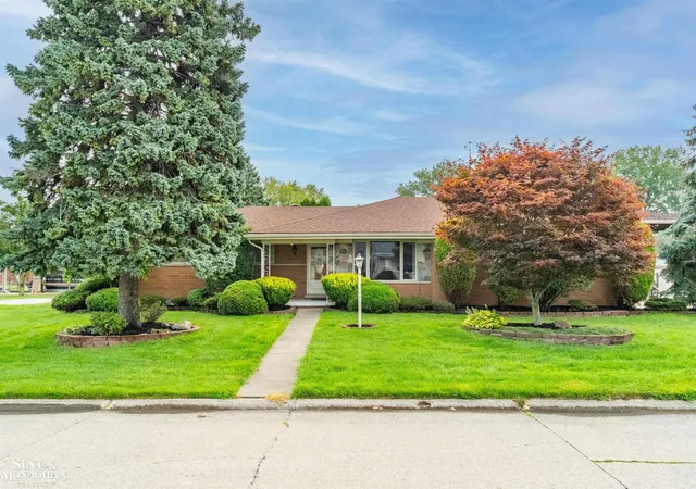 image of 37936 Seaway Ct Ct, Harrison Township, MI 48045 | MLS# 58050218362