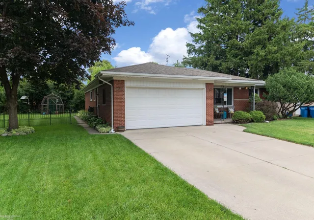 2nd image of 3825 Hillcrest St, Warren, MI 48092 | MLS# 58050218363