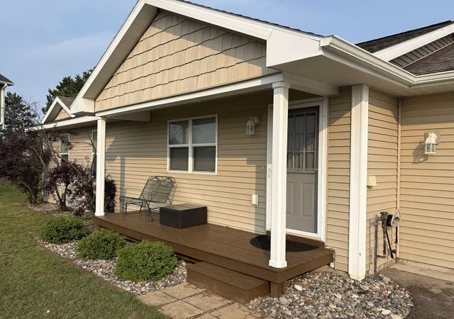 Photo 1 of Single family home for sale at 1790 Hansen Cir, Traverse City, MI 49685 | MLS# 78080072281 | Listing updated on 2026-08-25