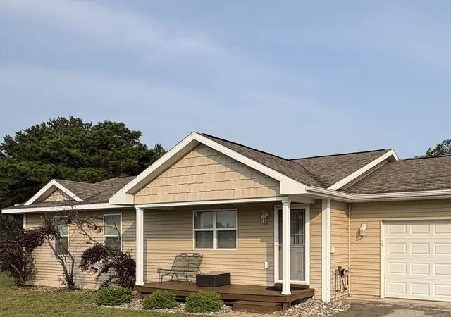 Photo 2 of Single family home for sale at 1790 Hansen Cir, Traverse City, MI 49685 | MLS# 78080072281 | Listing updated on 2026-08-25