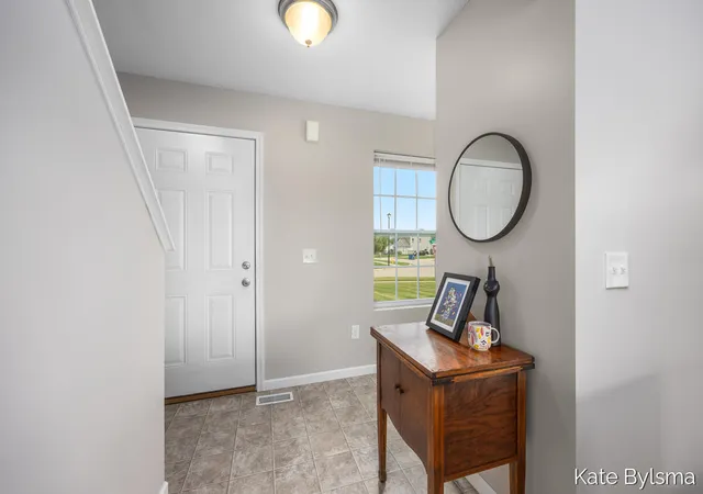 4th image of 4614 Quaker Hill Ct, Grand Rapids, MI 49512 | MLS# 65026042386