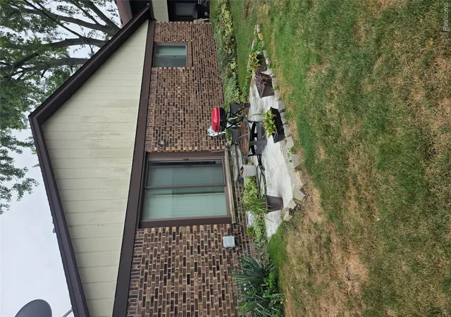 Listing Photo 2 - Condo for sale in building located at 28414 Queens Ct, Warren, MI 48093