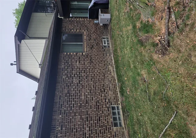 Listing Photo 3 - Condo for sale in building located at 28414 Queens Ct, Warren, MI 48093