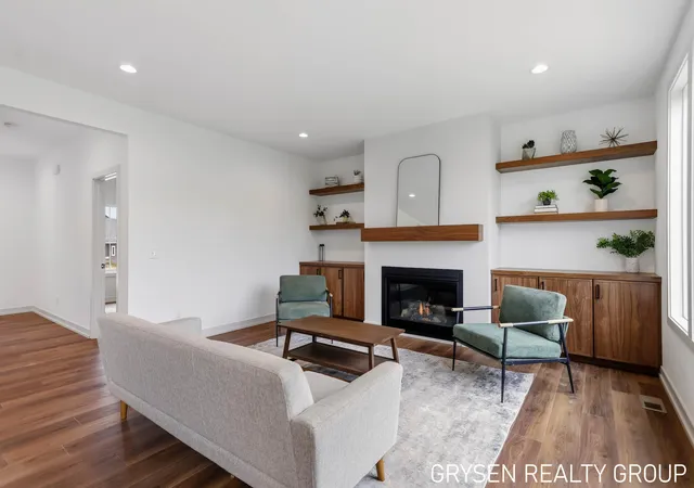 Photo 4 of Single family home for sale at 1839 Stratford Ln NW, Grand Rapids, MI 49534 | MLS# 65026042394 | Listing updated on 2026-09-15