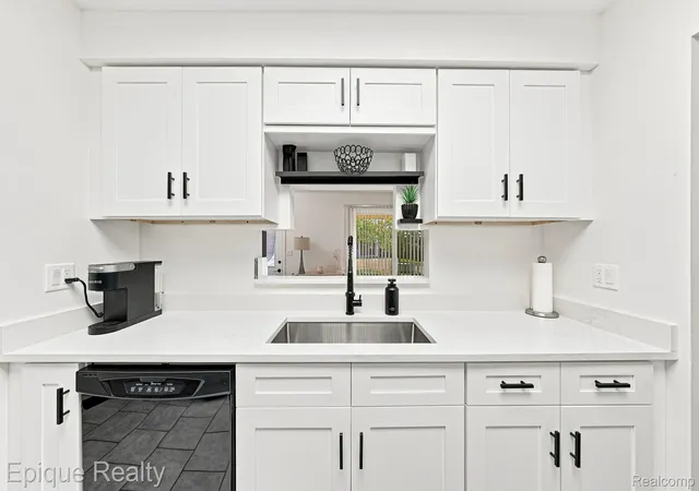Listing Photo 4 - Condo for sale in building located at 15031 Pilgrim Ct, Shelby Township, MI 48315