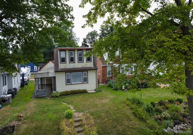 Photo 1 of Sale Pending at 9556 Round Lake Blvd, White Lake, MI 48386 | MLS# 20261064232 | Listing updated on 2026-08-31