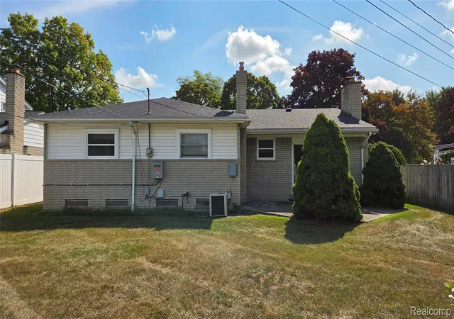 Photo 4 of Single family home for sale at 1952 S Globe St, Westland, MI 48186 | MLS# 20261064235 | Listing updated on 2026-09-14