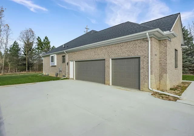 Photo 3 of Single family home for sale at 6519 Jamie Ln, Grand Blanc, MI 48439 | MLS# 58050218379 | Listing updated on 2026-08-18
