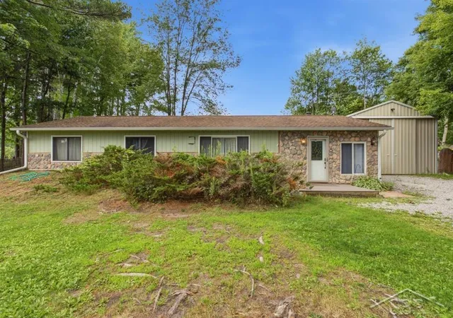 1st image of 3161 N Gil Haven Ct, Sanford, MI 48657 | MLS# 61050218381
