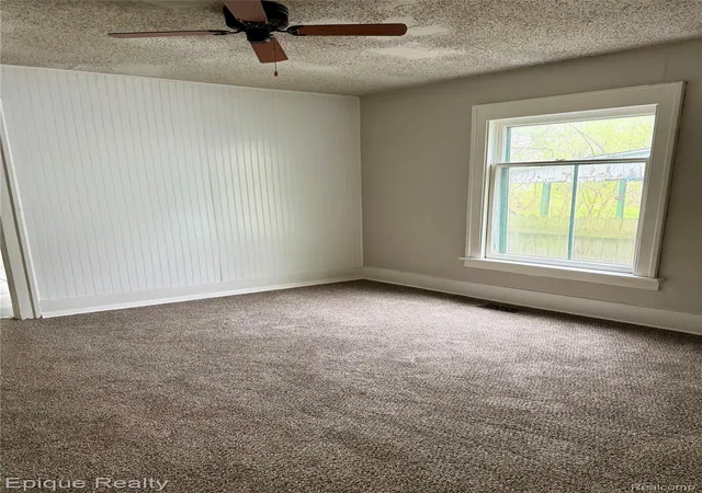 Listing Photo 5 - Condo for sale in building located at 1652 Wisconsin Ave, Flint, MI 48506