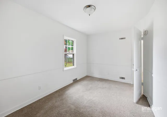 Photo 3 of Single family home for sale at 958 Ada Ave, Muskegon, MI 49442 | MLS# 65026042400 | Listing updated on 2026-09-16