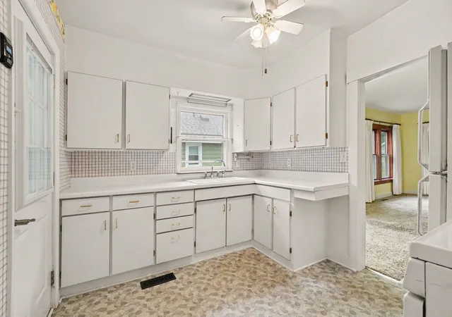 Photo 4 of Single family home for sale at 3636 Adams St, Kalamazoo, MI 49008 | MLS# 66026042404 | Listing updated on 2026-09-17