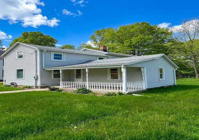 3rd image of 327 N Robinson St, Schoolcraft, MI 49087 | MLS# 66026042403
