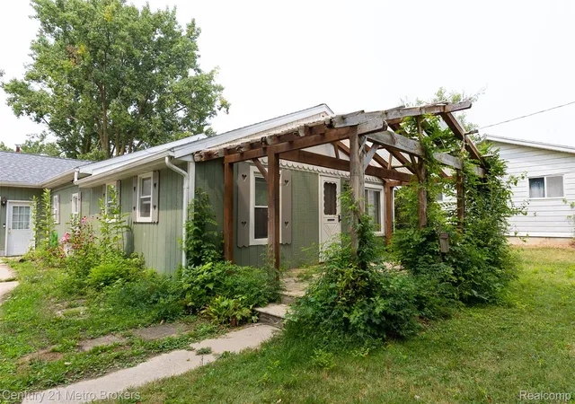 Photo 3 of Single family home for sale at 3063 Stockbridge St, Flint, MI 48506 | MLS# 20261064248 | Listing updated on 2026-09-13