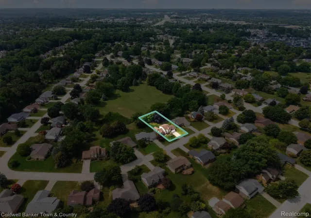 Photo 4 of Single family home for sale at 524 Kentucky Dr, Rochester Hills, MI 48307 | MLS# 20261064254 | Listing updated on 2026-09-12