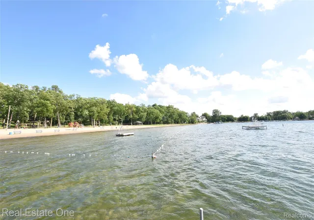 28th image of 763 S Winding Dr, Waterford, MI 48328 | MLS# 20261064253