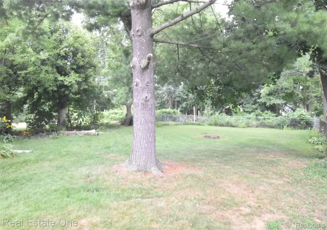 5th image of 763 S Winding Dr, Waterford, MI 48328 | MLS# 20261064253