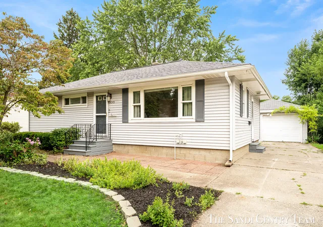1st image of 1015 Taylor Ave, Grand Haven, MI 49417 | MLS# 71026042411