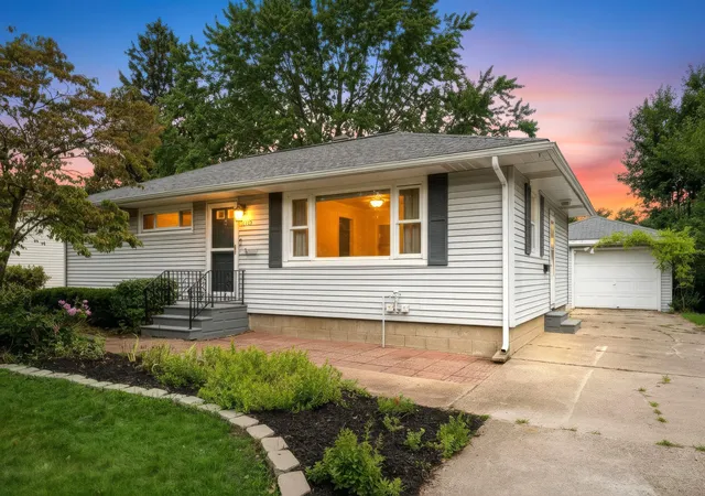 2nd image of 1015 Taylor Ave, Grand Haven, MI 49417 | MLS# 71026042411