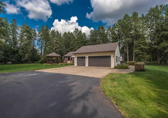 Photo 4 of Single family home for sale at 12575 Green Tree Trl, South Lyon, MI 48178 | MLS# 81026042414 | Listing updated on 2026-08-14