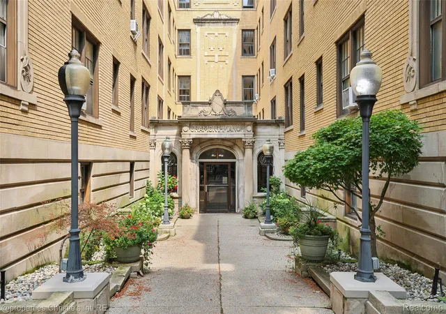 Photo 3 of Condo for sale at 120 Seward St #111, Detroit, MI 48202 | MLS# 20261064267 | Listing updated on 2026-09-14