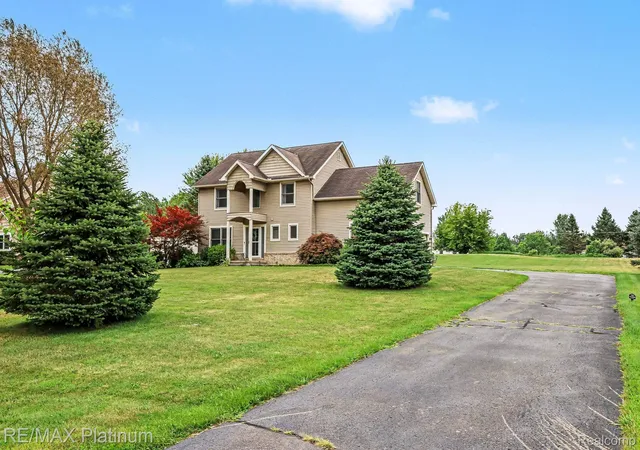 Photo 1 of Sale Pending at 9731 Fountain Ln, Fowlerville, MI 48836 | MLS# 20261064271 | Listing updated on 2026-09-12