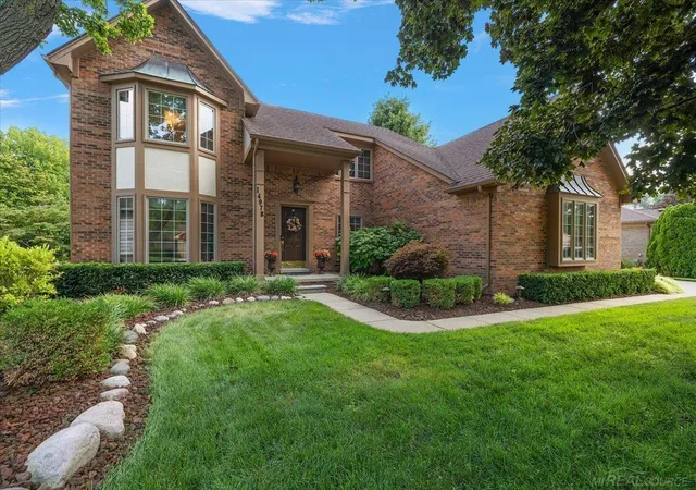 Photo 3 of Single family home for sale at 14978 Cadillac Dr, Shelby Township, MI 48315 | MLS# 58050218399 | Listing updated on 2026-08-13