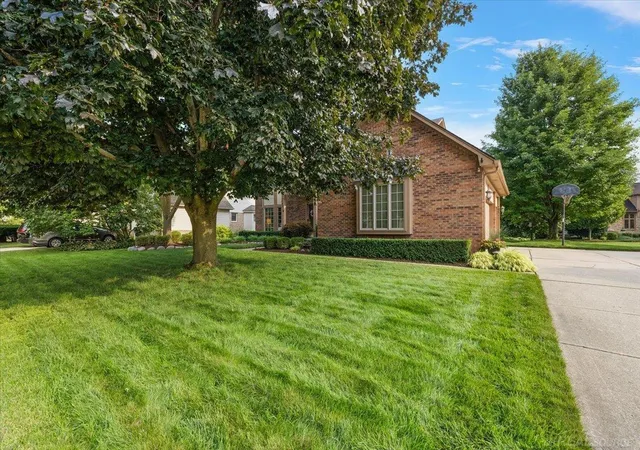 Photo 5 of Single family home for sale at 14978 Cadillac Dr, Shelby Township, MI 48315 | MLS# 58050218399 | Listing updated on 2026-08-13