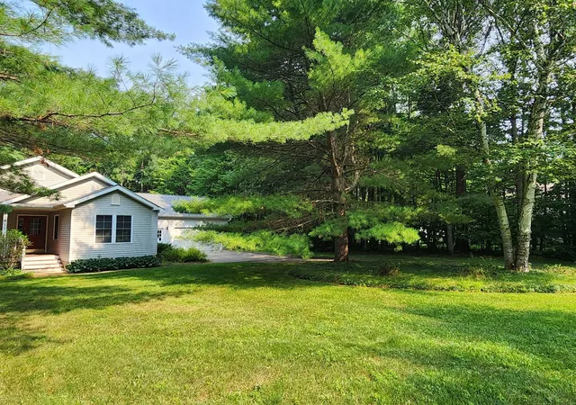 Photo 3 of Single family home for sale at 877 Golf Side Dr, Kalkaska, MI 49646 | MLS# 78080072285 | Listing updated on 2026-09-13