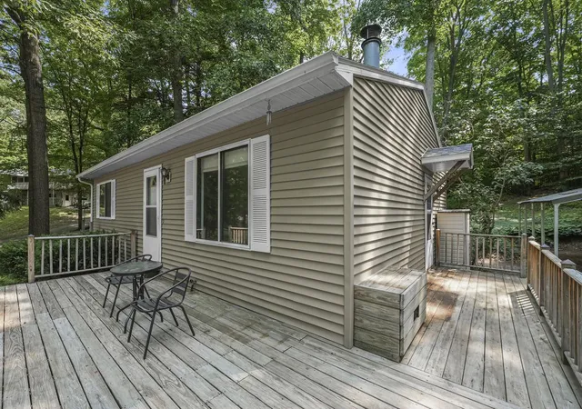 Photo 3 of Single family home for sale at 1392 Valley Dr, Traverse City, MI 49685 | MLS# 78080072287 | Listing updated on 2026-09-02