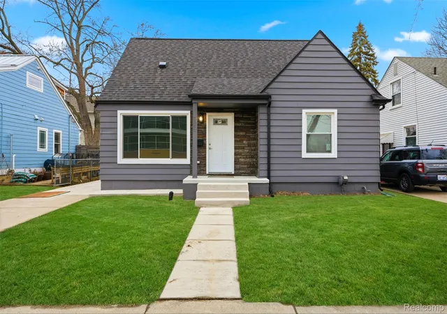 Photo 2 of Single family home for sale at 3050 Catalpa Dr, Berkley, MI 48072 | MLS# 20261064275 | Listing updated on 2026-09-01