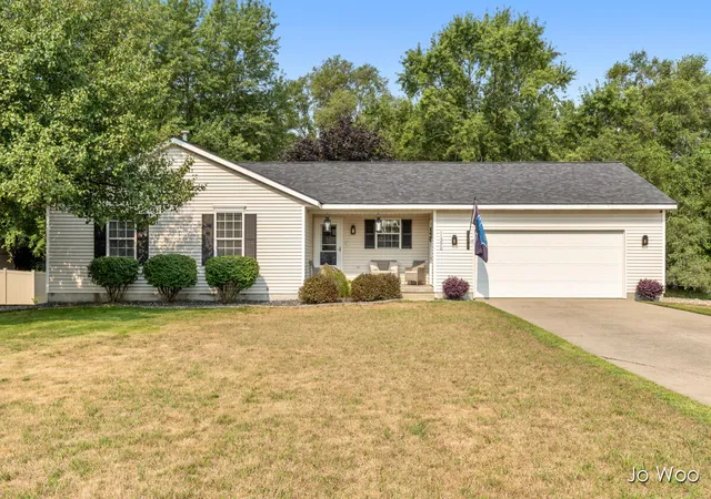 Photo 1 of Sale Pending at 11395 Hunters Meadow Dr, Allendale, MI 49401 | MLS# 65026042432 | Listing updated on 2026-08-17