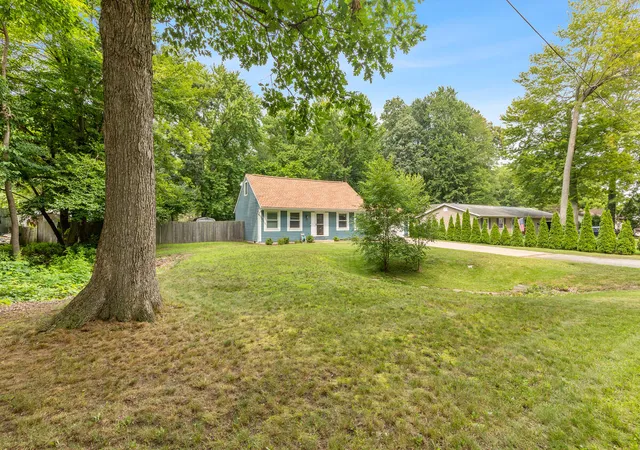 Photo 2 of Single family home for sale at 140 W Oak St, Fruitport, MI 49415 | MLS# 71026042449 | Listing updated on 2026-09-01