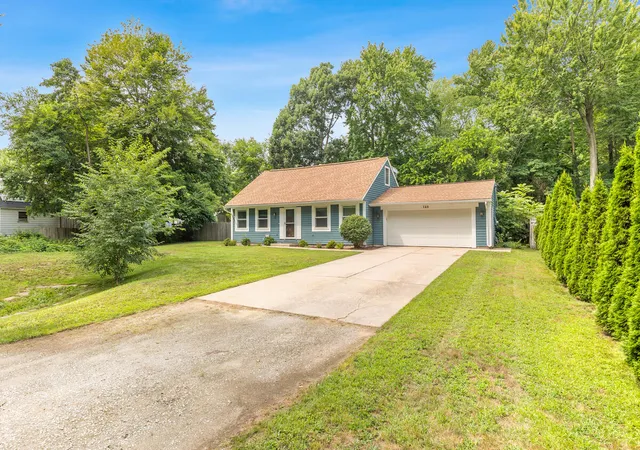 Photo 3 of Single family home for sale at 140 W Oak St, Fruitport, MI 49415 | MLS# 71026042449 | Listing updated on 2026-09-01