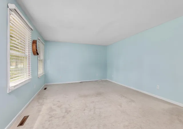 Photo 4 of Single family home for sale at 140 W Oak St, Fruitport, MI 49415 | MLS# 71026042449 | Listing updated on 2026-09-01
