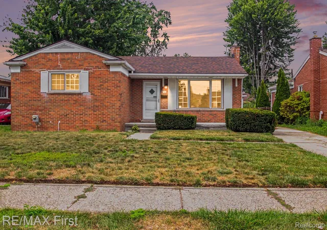 Photo 1 of Sale Pending at 8363 Darlene St, Warren, MI 48093 | MLS# 20261064301 | Listing updated on 2026-09-01