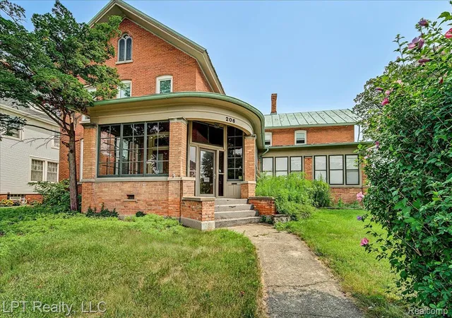 Photo 4 of Single family home for sale at 206 N Macomb St, Monroe, MI 48162 | MLS# 20261064309 | Listing updated on 2026-09-16