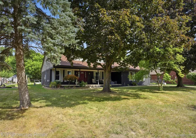 Photo 3 of Single family home for sale at 32480 Pembroke St, Livonia, MI 48152 | MLS# 20261064308 | Listing updated on 2026-09-20