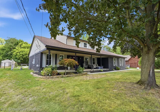 Photo 4 of Single family home for sale at 32480 Pembroke St, Livonia, MI 48152 | MLS# 20261064308 | Listing updated on 2026-09-20